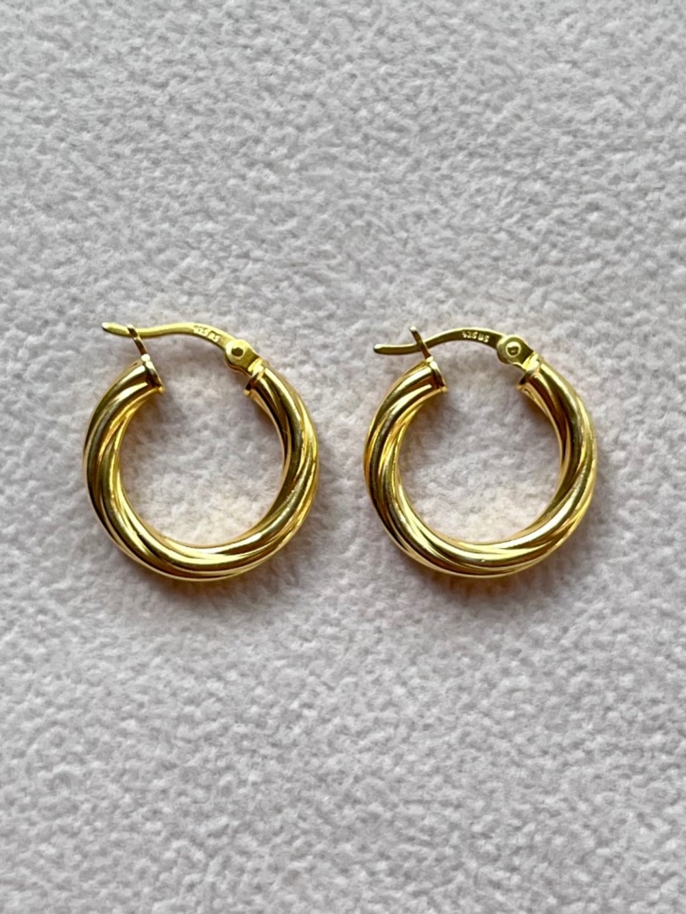 E101 | Twisted Gold Huggie Hoop Earrings